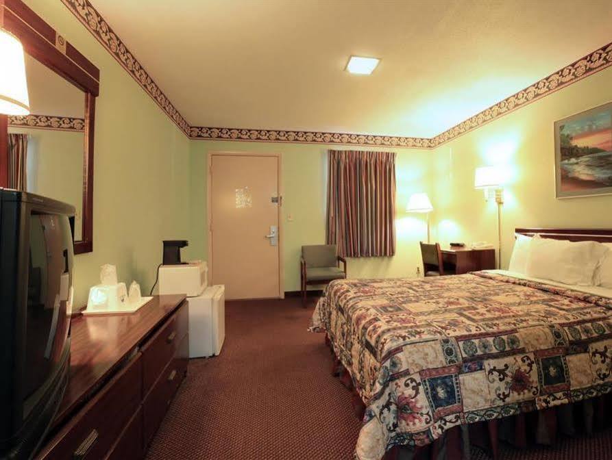 Regency Inn Fayetteville エクステリア 写真